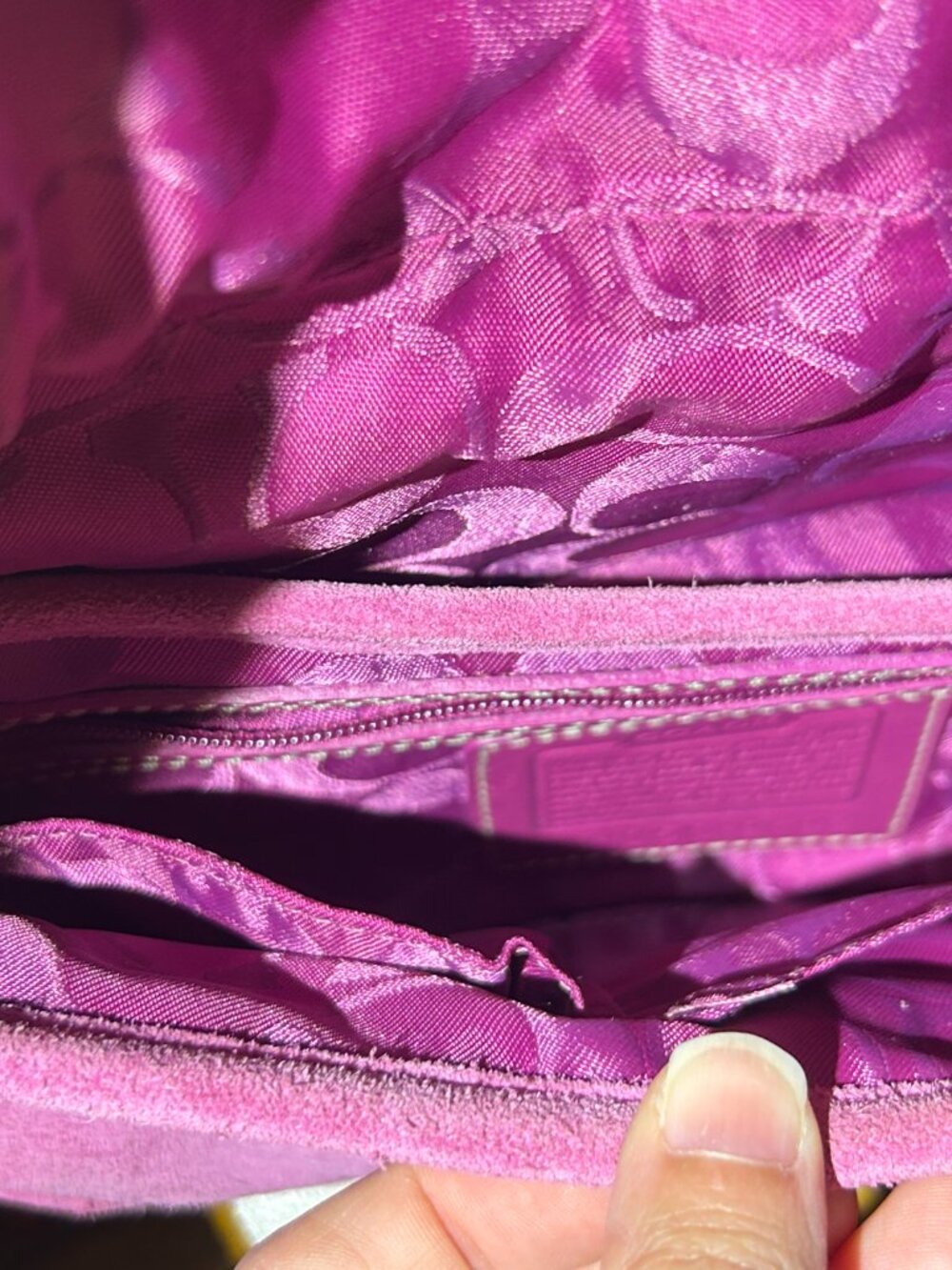 Vintage hot pink suede and leather Coach shoulder bag - Picture 3 of 4